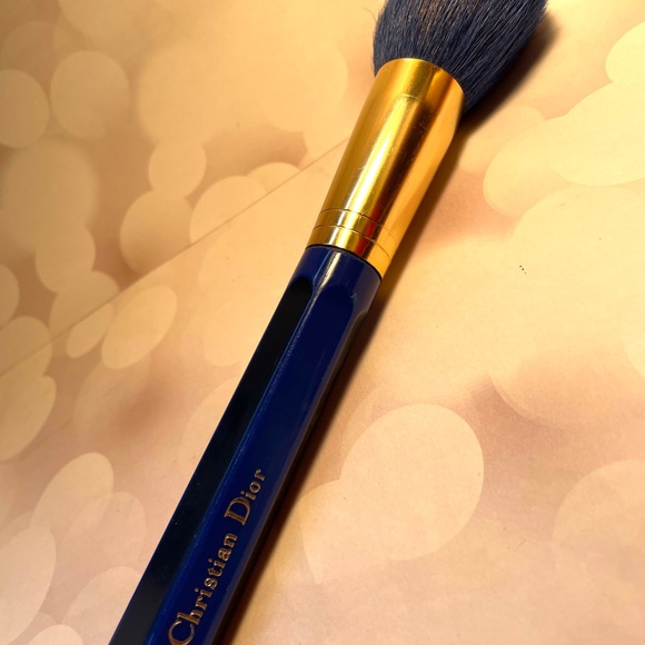 Christian Dior large powder brush. Authentic.REDUCE PRICE $12 - Picture 5 of 6